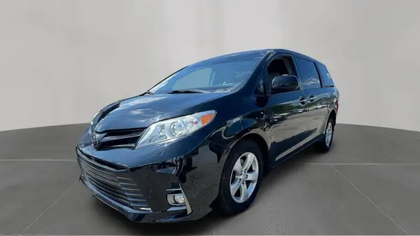 5TDZZ3DC4HS860169 2017 TOYOTA SIENNA - Image 2