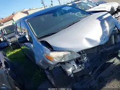 5TDZZ3DC4HS869941 2017 TOYOTA SIENNA