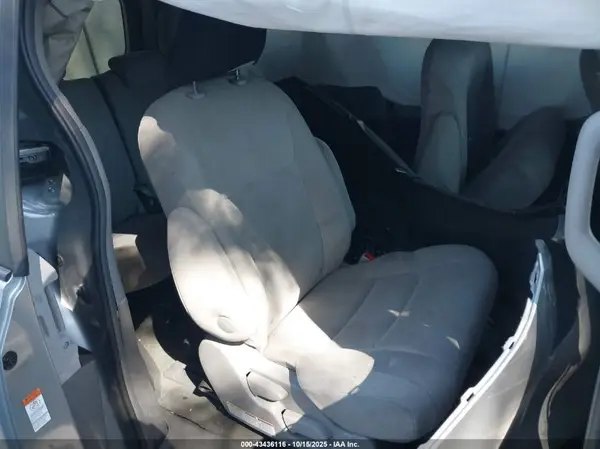 5TDZZ3DC4HS869941 2017 TOYOTA SIENNA - Image 8