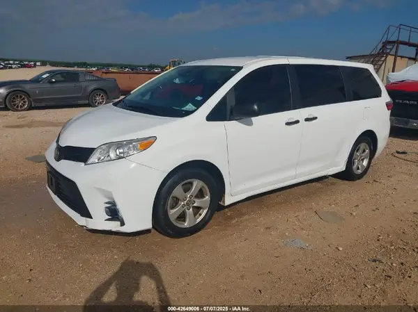 5TDZZ3DC4JS903804 2018 TOYOTA SIENNA - Image 2