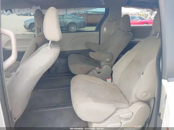 5TDZZ3DC4JS903804 2018 TOYOTA SIENNA - Image 8