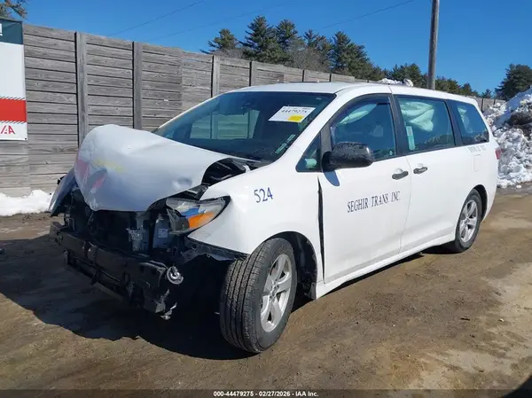 5TDZZ3DC4JS914883 2018 TOYOTA SIENNA - Image 2