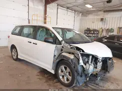 5TDZZ3DC4JS928038 2018 TOYOTA SIENNA