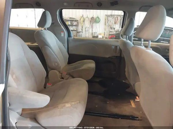 5TDZZ3DC4JS928038 2018 TOYOTA SIENNA - Image 8