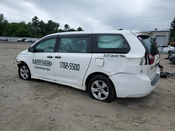 5TDZZ3DC4JS943140 2018 TOYOTA SIENNA - Image 2