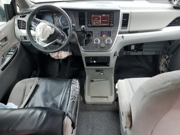 5TDZZ3DC4JS943140 2018 TOYOTA SIENNA - Image 8
