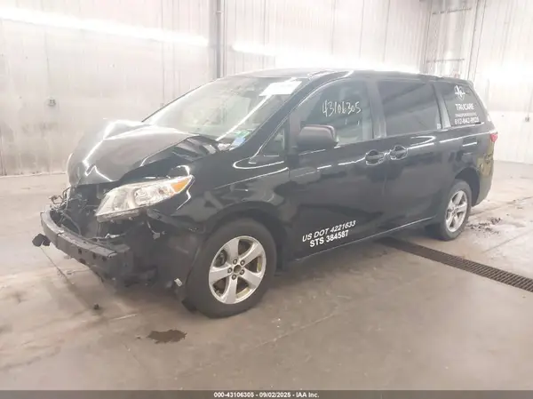 5TDZZ3DC4JS950296 2018 TOYOTA SIENNA - Image 2