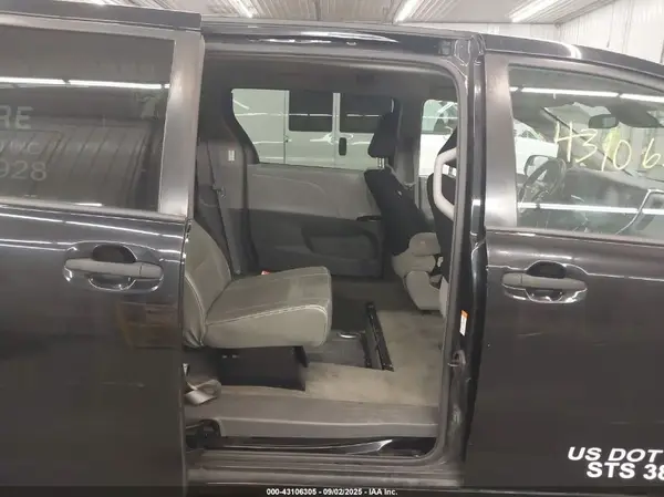 5TDZZ3DC4JS950296 2018 TOYOTA SIENNA - Image 8
