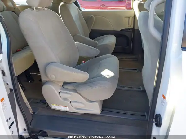 5TDZZ3DC4JS956096 2018 TOYOTA SIENNA - Image 8