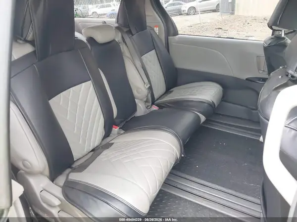 5TDZZ3DC4KS019850 2019 TOYOTA SIENNA - Image 8