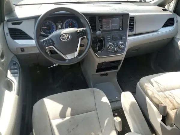 5TDZZ3DC4KS983252 2019 TOYOTA SIENNA - Image 8