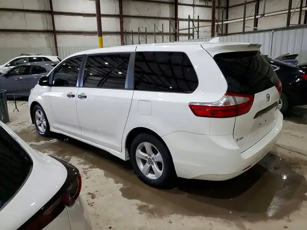 5TDZZ3DC4KS988547 2019 TOYOTA SIENNA - Image 2
