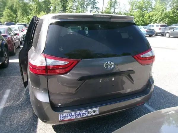 5TDZZ3DC4KS994333 2019 TOYOTA SIENNA - Image 8