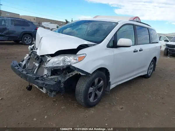 5TDZZ3DC4LS022913 2020 TOYOTA SIENNA - Image 2