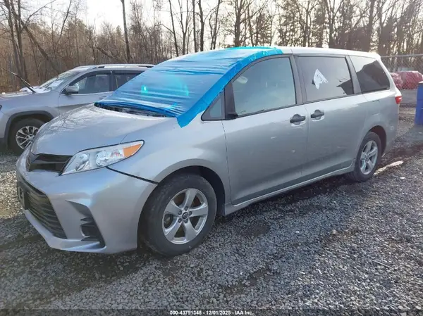 5TDZZ3DC4LS028453 2020 TOYOTA SIENNA - Image 2