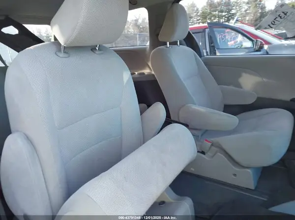 5TDZZ3DC4LS028453 2020 TOYOTA SIENNA - Image 8