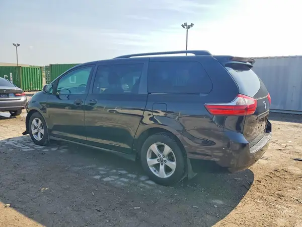 5TDZZ3DC4LS033815 2020 TOYOTA SIENNA - Image 2