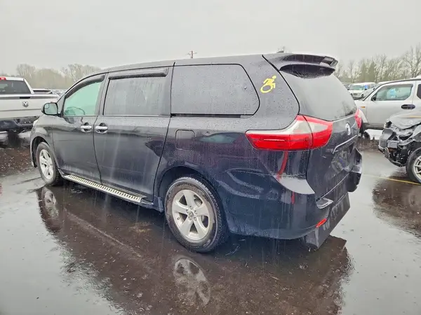 5TDZZ3DC4LS087633 2020 TOYOTA SIENNA - Image 2