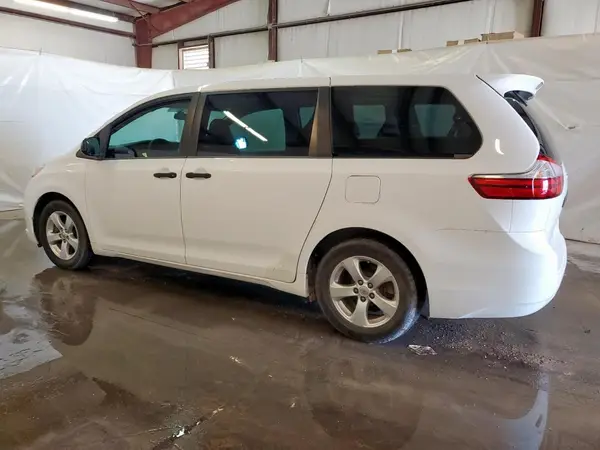 5TDZZ3DC5HS774773 2017 TOYOTA SIENNA - Image 2