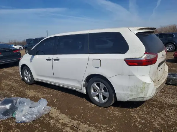 5TDZZ3DC5HS788155 2017 TOYOTA SIENNA - Image 2