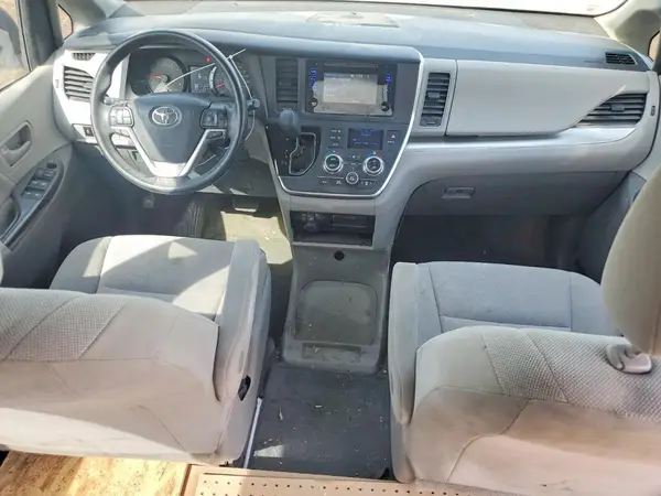 5TDZZ3DC5HS788155 2017 TOYOTA SIENNA - Image 8