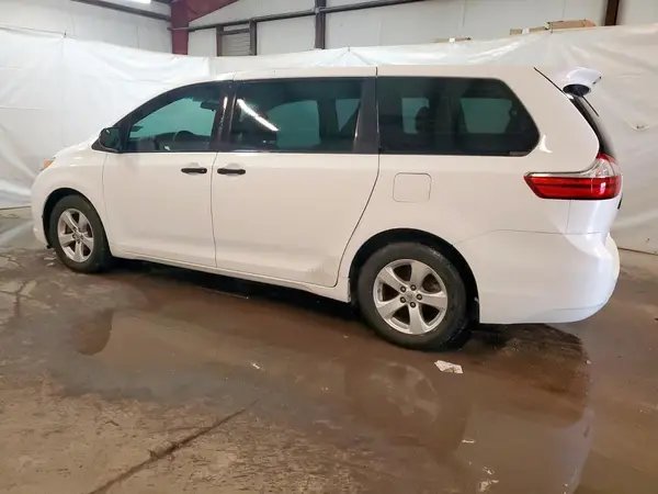 5TDZZ3DC5HS788804 2017 TOYOTA SIENNA - Image 2