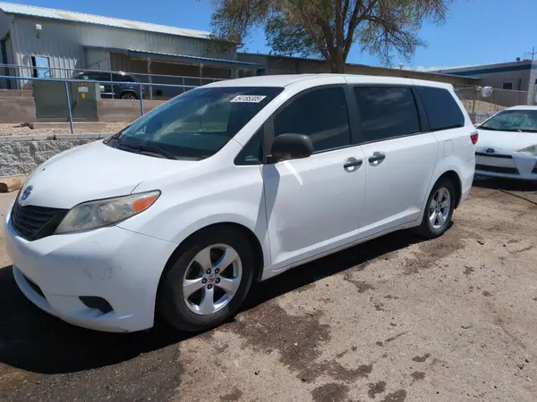 5TDZZ3DC5HS797485 2017 TOYOTA SIENNA - Image 1