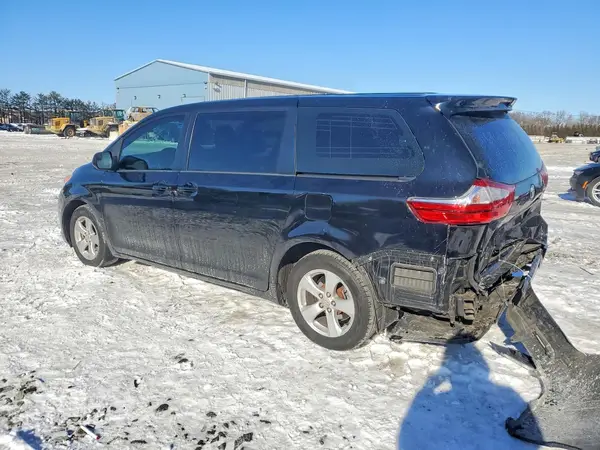 5TDZZ3DC5HS809196 2017 TOYOTA SIENNA - Image 2