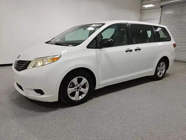 5TDZZ3DC5HS816309 2017 TOYOTA SIENNA - Image 1