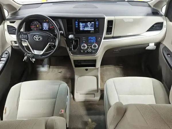 5TDZZ3DC5HS816309 2017 TOYOTA SIENNA - Image 8