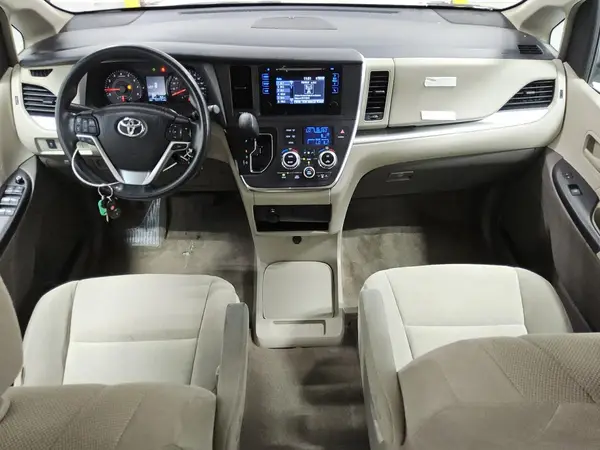 5TDZZ3DC5HS817010 2017 TOYOTA SIENNA - Image 8