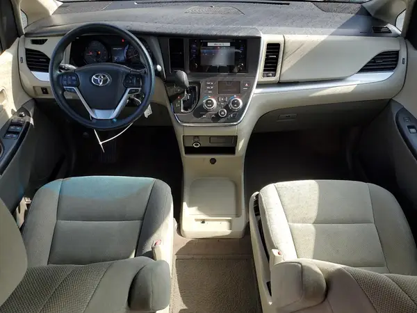 5TDZZ3DC5HS818108 2017 TOYOTA SIENNA - Image 8