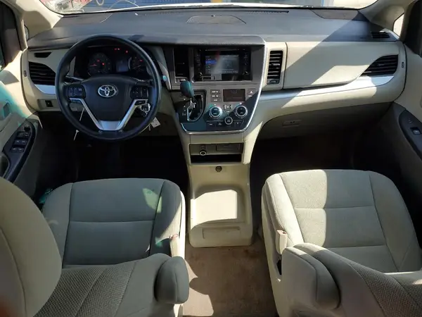 5TDZZ3DC5HS819047 2017 TOYOTA SIENNA - Image 8
