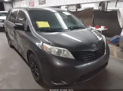 5TDZZ3DC5HS825303 2017 TOYOTA SIENNA