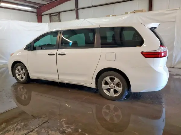 5TDZZ3DC5HS829111 2017 TOYOTA SIENNA - Image 2