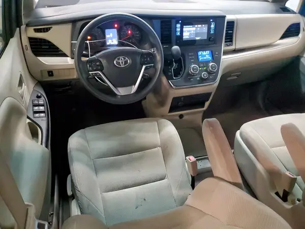5TDZZ3DC5HS829111 2017 TOYOTA SIENNA - Image 8
