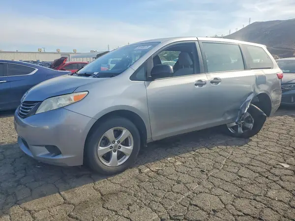 5TDZZ3DC5HS868040 2017 TOYOTA SIENNA - Image 1