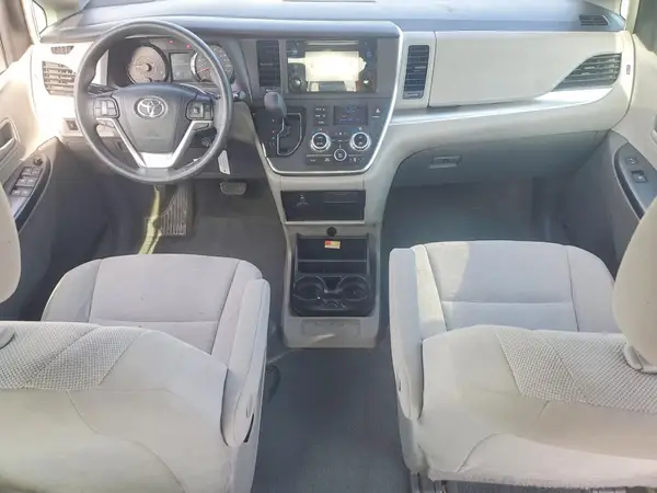 5TDZZ3DC5HS868040 2017 TOYOTA SIENNA - Image 8
