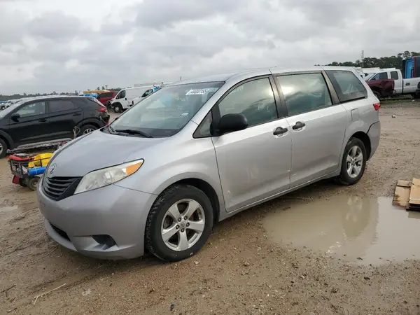 5TDZZ3DC5HS890135 2017 TOYOTA SIENNA - Image 1