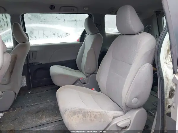 5TDZZ3DC5HS894623 2017 TOYOTA SIENNA - Image 8