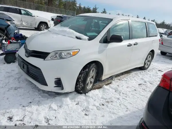 5TDZZ3DC5JS901902 2018 TOYOTA SIENNA - Image 2