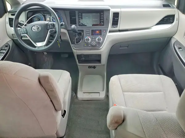 5TDZZ3DC5JS901978 2018 TOYOTA SIENNA - Image 8