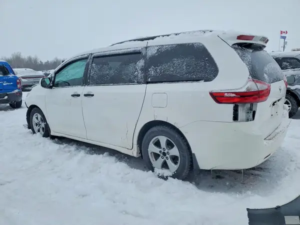 5TDZZ3DC5JS924130 2018 TOYOTA SIENNA - Image 2