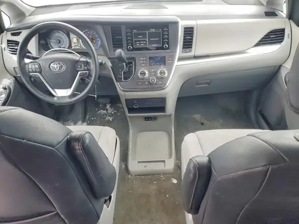 5TDZZ3DC5JS924130 2018 TOYOTA SIENNA - Image 8