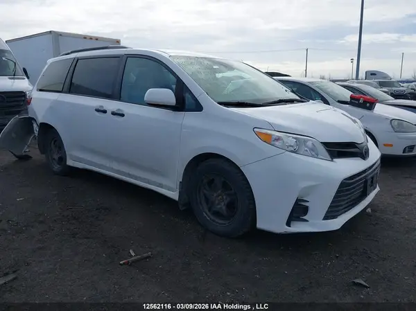 5TDZZ3DC5JS933250 2018 TOYOTA SIENNA - Image 1