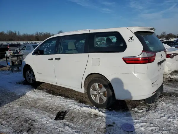 5TDZZ3DC5JS944216 2018 TOYOTA SIENNA - Image 2