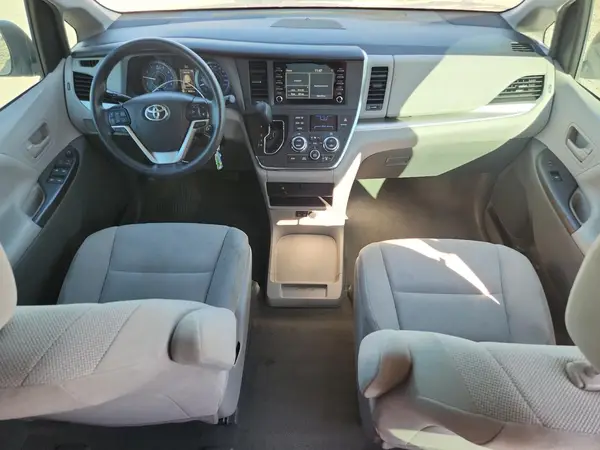 5TDZZ3DC5JS945298 2018 TOYOTA SIENNA - Image 8
