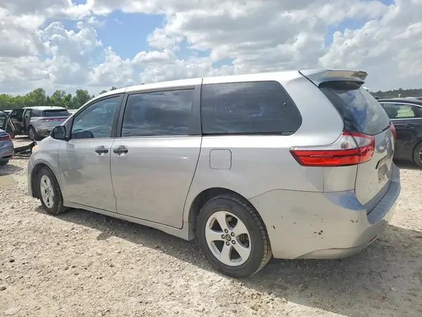 5TDZZ3DC5JS953269 2018 TOYOTA SIENNA - Image 2