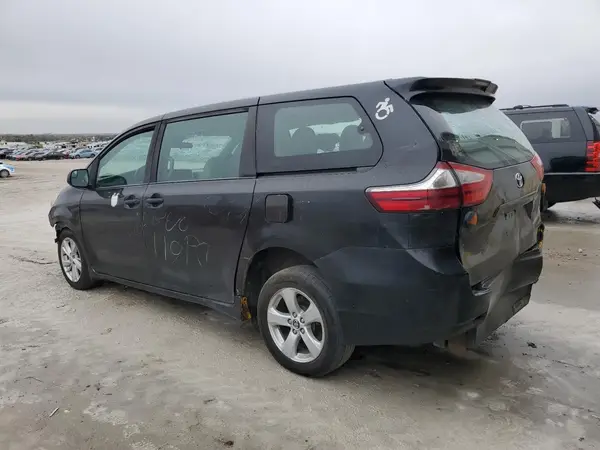 5TDZZ3DC5JS962795 2018 TOYOTA SIENNA - Image 2