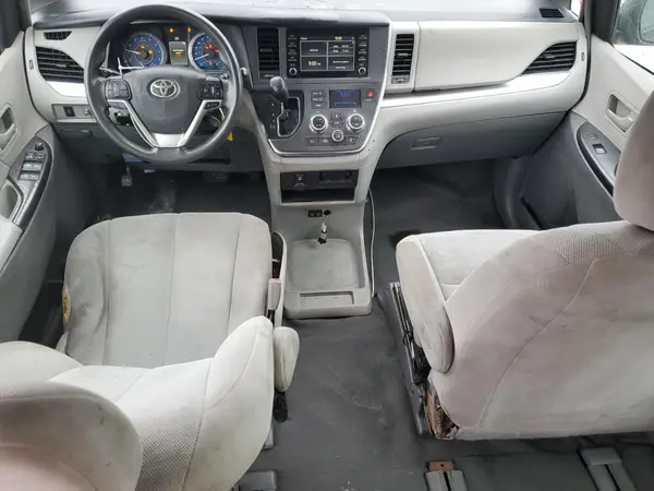 5TDZZ3DC5JS962795 2018 TOYOTA SIENNA - Image 8